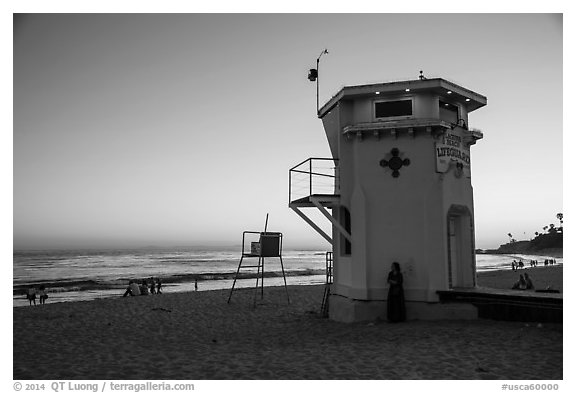 Beach and lifeguard tower at sunset. Laguna Beach, Orange County, California, USA (black and white)