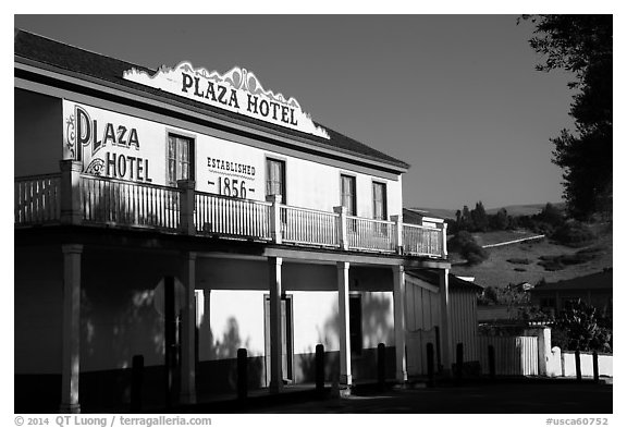 Plaza Hotel. San Juan Bautista, California, USA (black and white)