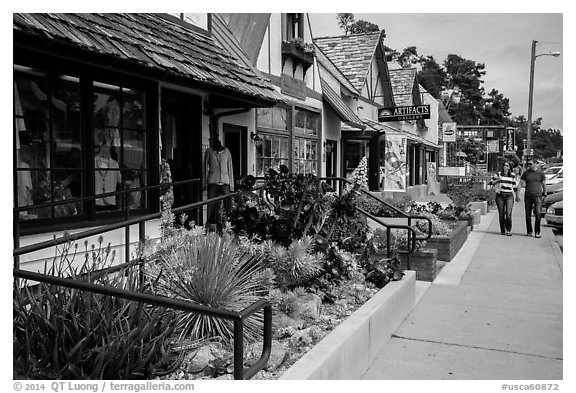 Shops and couple walking, Cambria. California, USA (black and white)