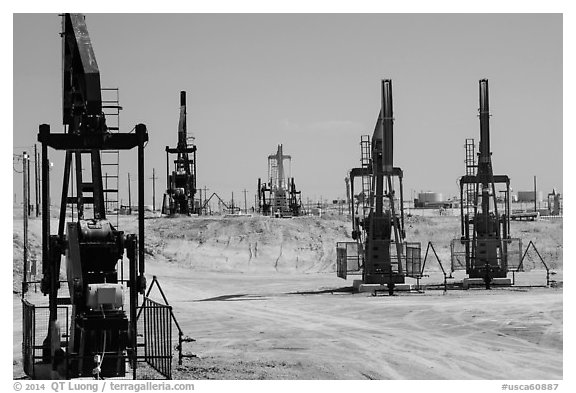 Pumpjacks, oil field, Bakersfied. California, USA (black and white)