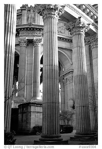 Columns of the Palace of Fine arts. San Francisco, California, USA (black and white)