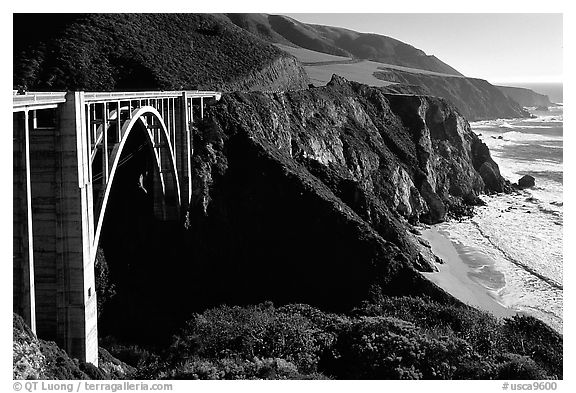 Bixby Creek Bridge. Big Sur, California, USA (black and white)