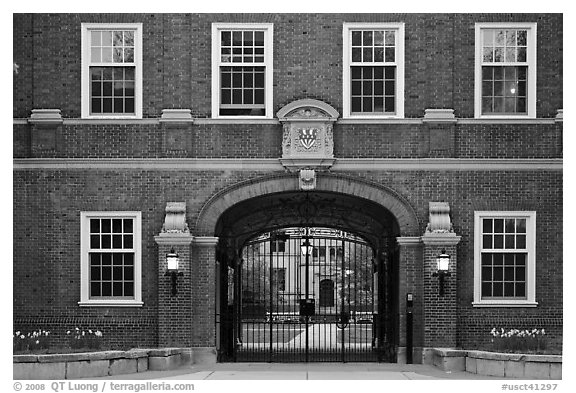 College entrance. Yale University, New Haven, Connecticut, USA (black and white)