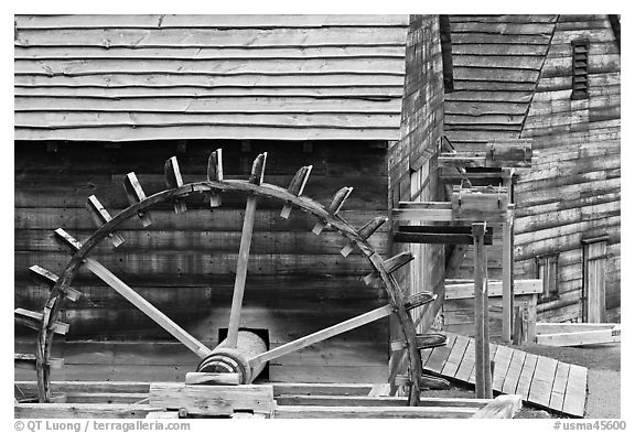 Undershot wheel on side of forge, Saugus Iron Works National Historic Site. Massachussets, USA (black and white)
