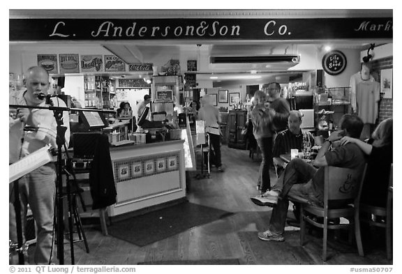 Live music in Main Street Cafe, Concord. Massachussets, USA (black and white)