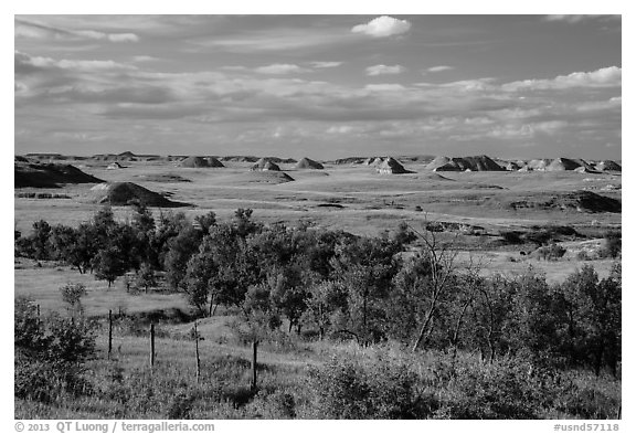 Farmlands and distant badlands. North Dakota, USA