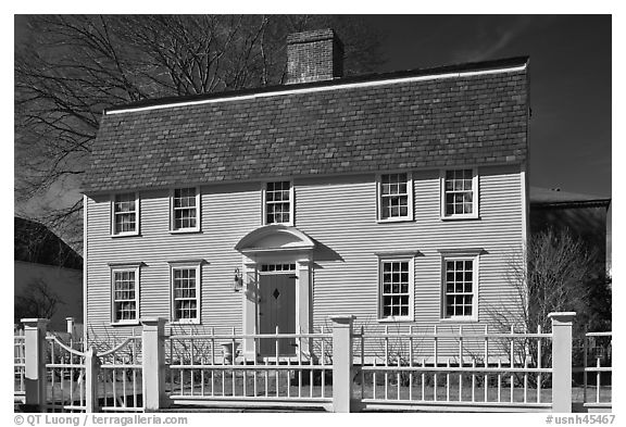 Oracle House, 1702, one of the oldest in New England. Portsmouth, New Hampshire, USA (black and white)