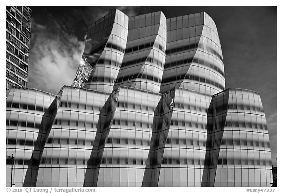 IAC building, designed by Frank Gehry. NYC, New York, USA (black and white)