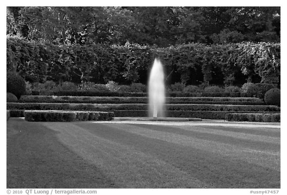 Fountain, Conservatory Garden. NYC, New York, USA (black and white)