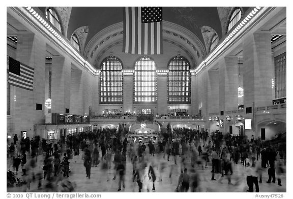 Dense crowds in  main concourse of Grand Central terminal. NYC, New York, USA