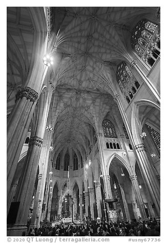 Easter Sunday mass in St Patricks Cathedral. NYC, New York, USA (black and white)