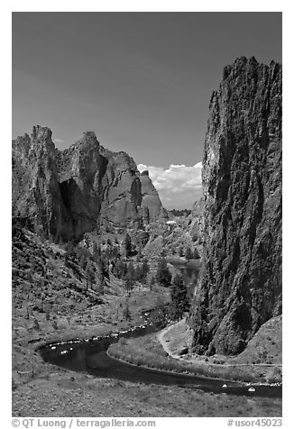 Bend of the Crooked River and Morning Glory Wall. Smith Rock State Park, Oregon, USA (black and white)