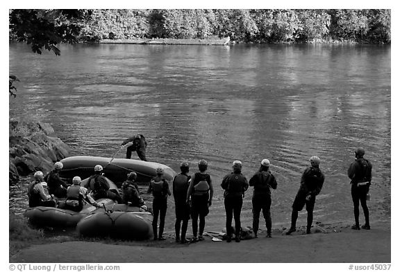 Rafting instruction, Ben and Kay Doris Park. Oregon, USA (black and white)