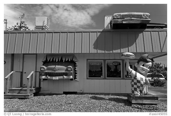 Dinner and built-in hot rod vintage cars, Florence. Oregon, USA (black and white)