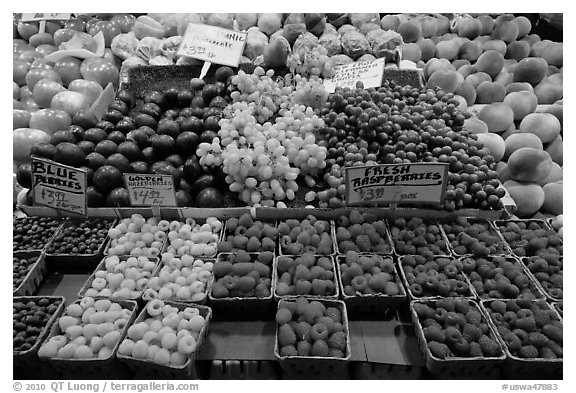 Display of fresh fruit, Pike Place Market. Seattle, Washington (black and white)