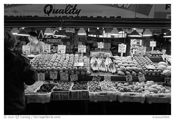 Fruit and vegetable stall, Pike Place Market. Seattle, Washington (black and white)