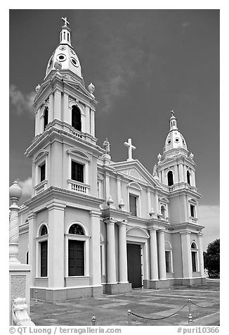 Nuestra Senora de Guadalupe, Plaza las Delicias, Ponce. Puerto Rico (black and white)