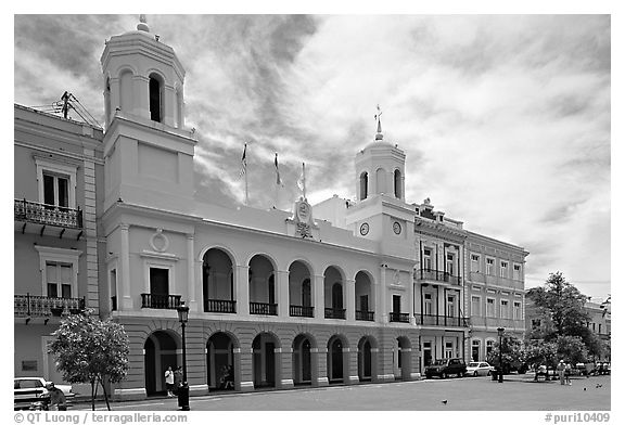 Town Hall. San Juan, Puerto Rico (black and white)