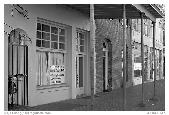 Doorway and historic buildings. Selma, Alabama, USA (black and white)