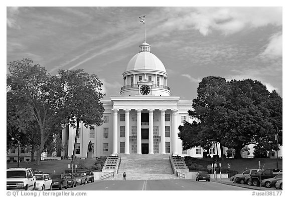 Alabama Capitol and street. Montgomery, Alabama, USA