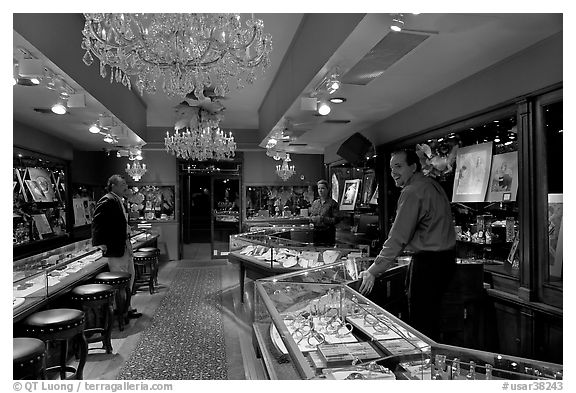 Jewelry and gallery during the gallery night. Hot Springs, Arkansas, USA