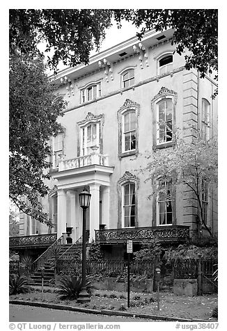 Mansion, historical district. Savannah, Georgia, USA (black and white)