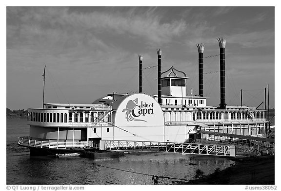 Isle of Capri Casino Riverboat. Natchez, Mississippi, USA (black and white)