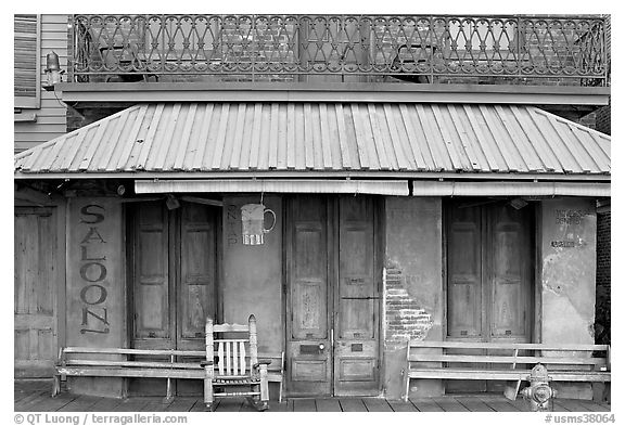 Facade of saloon, Natchez under-the-hill. Natchez, Mississippi, USA (black and white)