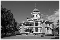 Longwood, an unfinished mansion with an octogonal shape. Natchez, Mississippi, USA (black and white)