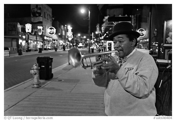Jazz Street Musician on Beale Street by night. Memphis, Tennessee, USA (black and white)