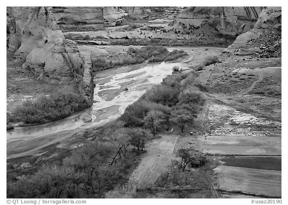 Farm on the valley floor of Canyon de Chelly. USA (black and white)