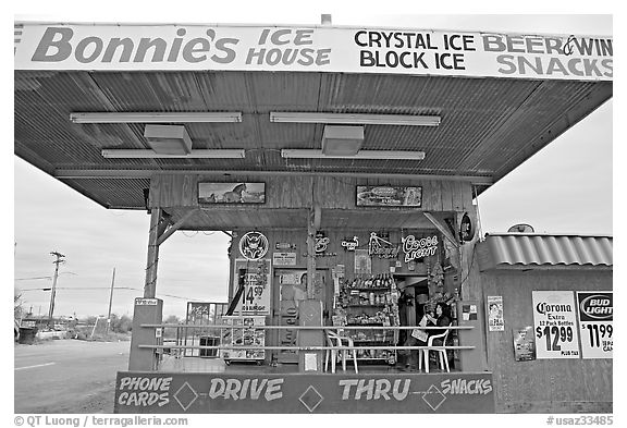 Drive-in convenience store. Arizona, USA (black and white)