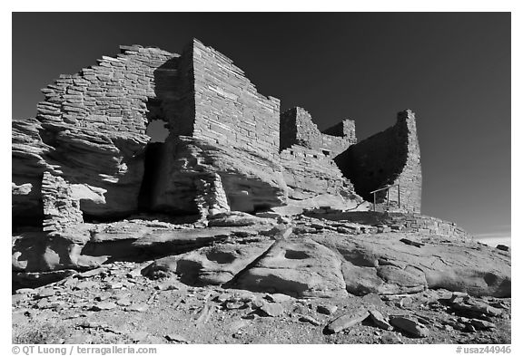 Wukoki Pueblo on hilltop. Wupatki National Monument, Arizona, USA (black and white)