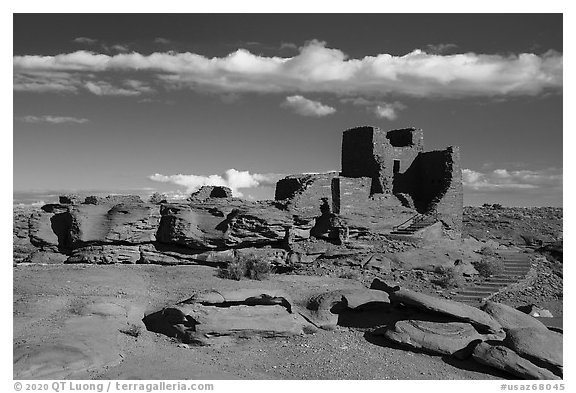 Wukoki Pueblo perched on outcrop of red Moenkopi sandstone. Wupatki National Monument, Arizona, USA (black and white)