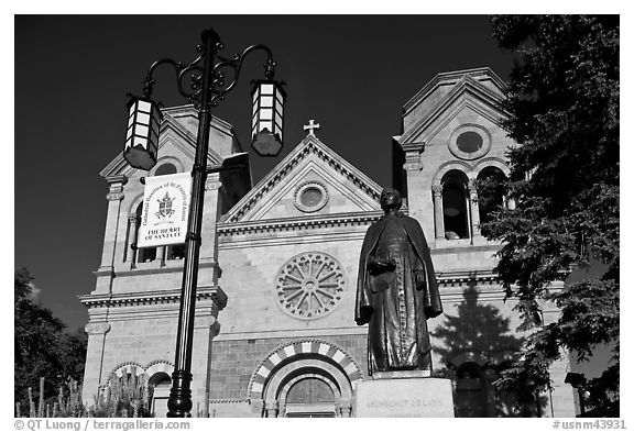 Front of St Francis Cathedral and Archibishop Lamy statue. Santa Fe, New Mexico, USA (black and white)