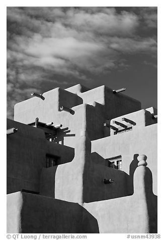 Loreto Inn in pueblo architectural style. Santa Fe, New Mexico, USA (black and white)