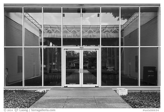 Menil Collection Entrance. Houston, Texas, USA (black and white)