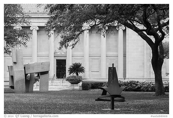 Sculpture garden, Museum of Fine Arts. Houston, Texas, USA (black and white)