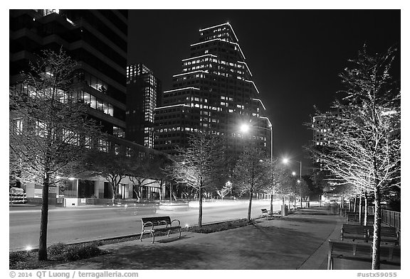 Street at night. Austin, Texas, USA (black and white)
