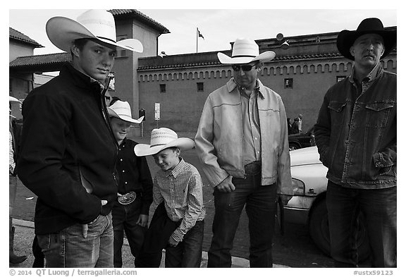 Family wearing cowboy hats, Stockyards. Fort Worth, Texas, USA (black and white)