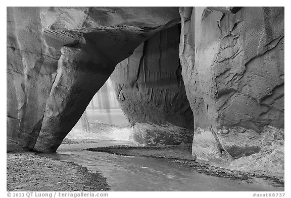 Slide Rock Arch with Paria River flowing through. Paria Canyon Vermilion Cliffs Wilderness, Arizona, USA (black and white)