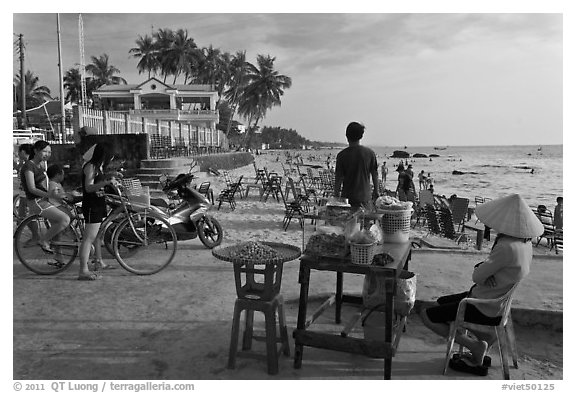 Food vendor,  Long Beach, Duong Dong. Phu Quoc Island, Vietnam (black and white)