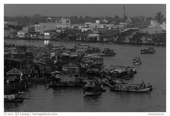Cai Rang market at dawn. Can Tho, Vietnam (black and white)