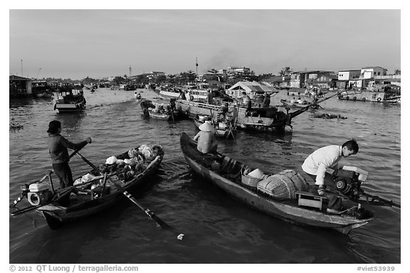 Market-goers, Cai Rang floating market. Can Tho, Vietnam (black and white)