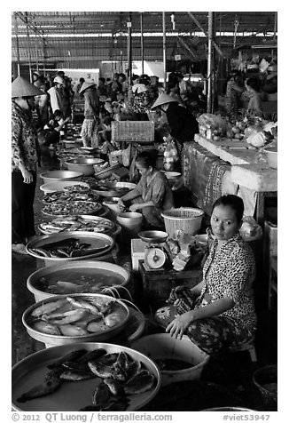 Fishmongers, Cai Rang. Can Tho, Vietnam (black and white)