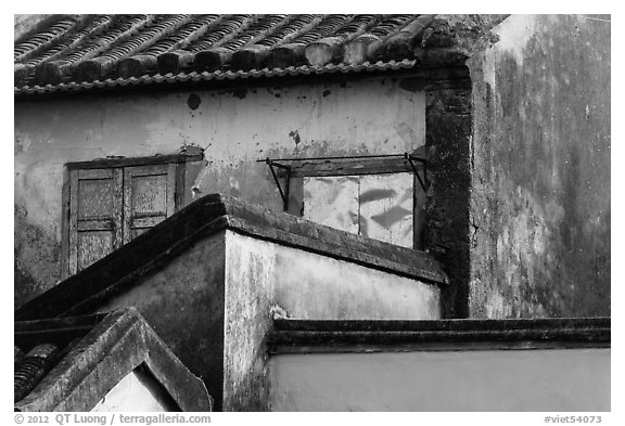 Building corners detail. Hoi An, Vietnam (black and white)