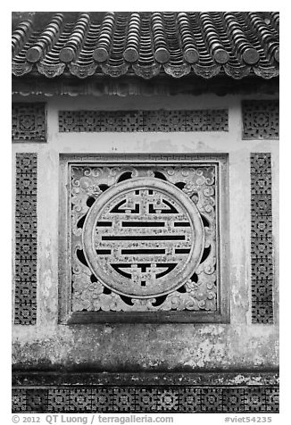 Window in the motif of Chinese symbol meaning Longevity, citadel. Hue, Vietnam