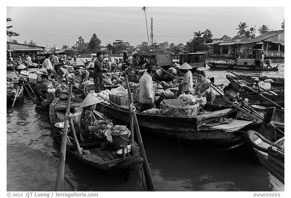 Large gathering of boats at Phung Diem floating market. Can Tho, Vietnam