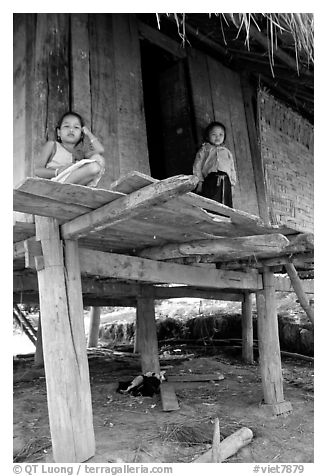 Two children in a stilt house, between Lai Chau and Tam Duong. Northwest Vietnam (black and white)