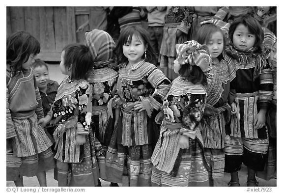 Flower Hmong schoolchildren. Bac Ha, Vietnam